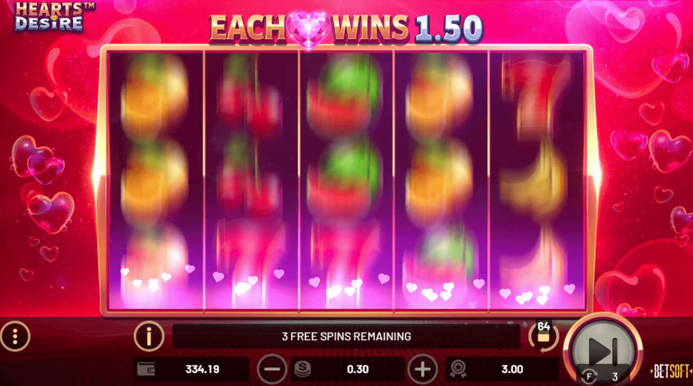 En la ronda de giros gratis también aparecen corazones rosas con recompensas aleatorias que incrementan el total, e incluyen multiplicadores de 2x, 3x, o 5x.